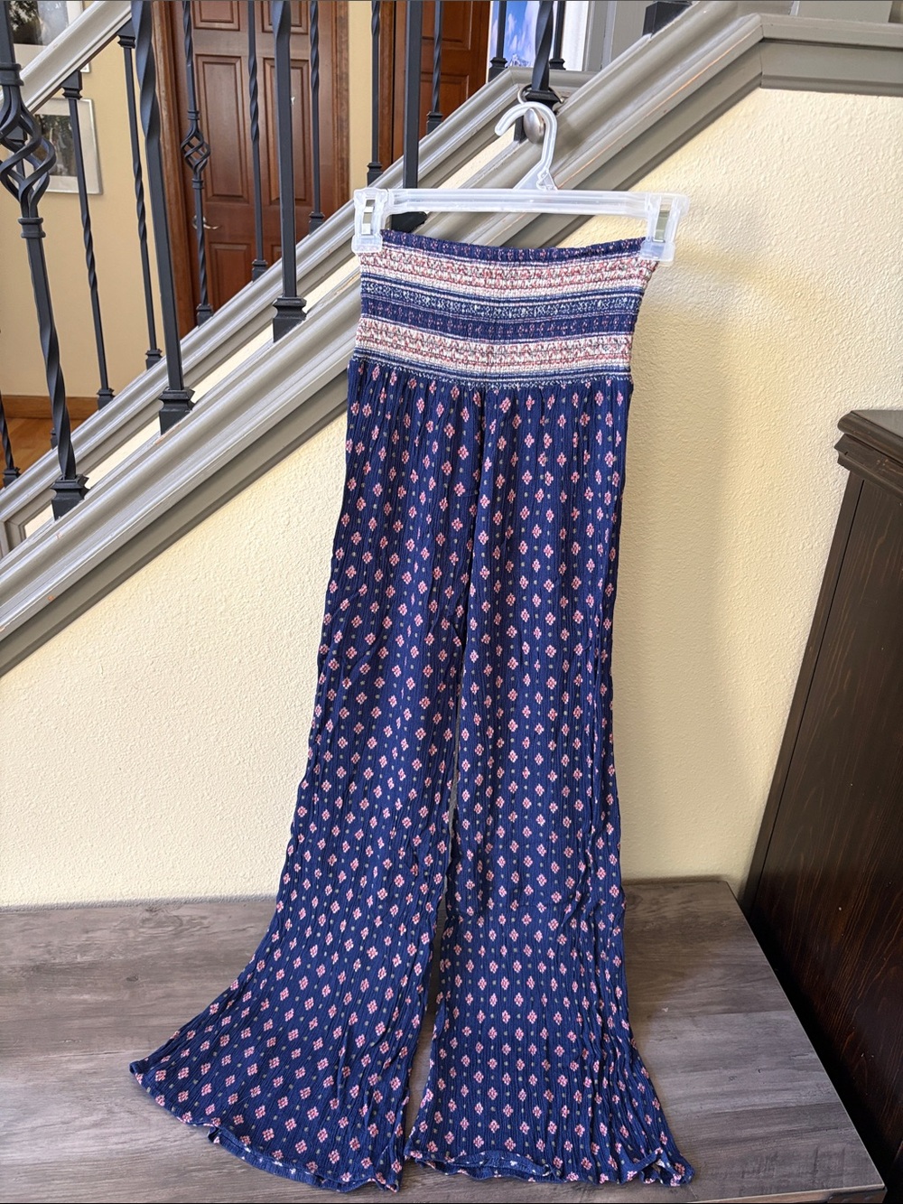 Forever 21 Navy Floral Wide Leg Pants with Pink Accents Size Small